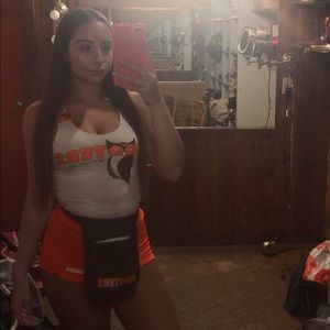 FAMOUS HOOTERS GIRL UNIFORM